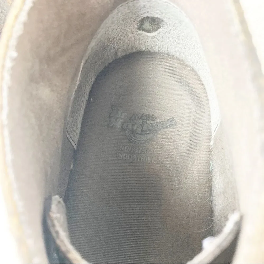 Dr. Martens Sussex Bear Track Chukka Boots size 9
